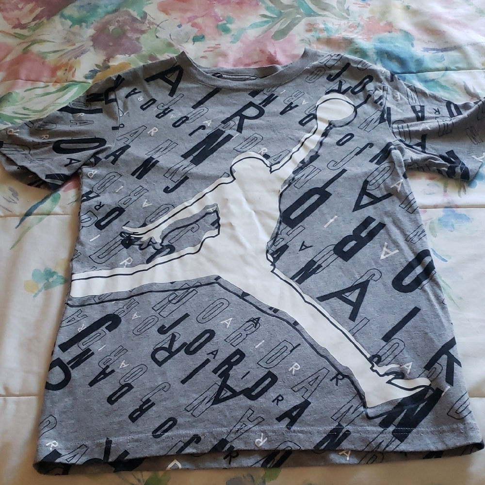 Boys Youth L (12-13Y) Jordan Gray T-Shirt with Graphic Design